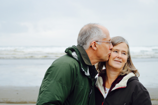 feliz pareja de ancianos